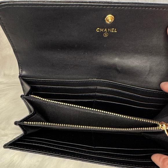 NWOT CHANEL Lambskin Camellia Embossed Large Gusset Flap Wallet Black ❤️❤️ - Picture 3 of 8